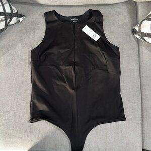 NWT BEBE V NECK KNIT BODYSUIT SIZE L
